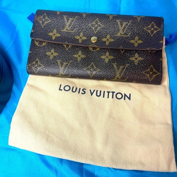 Louis Vuitton Brown and Gold Monogram Clutch Wallet Very Good Condition Unisex - Picture 14 of 16